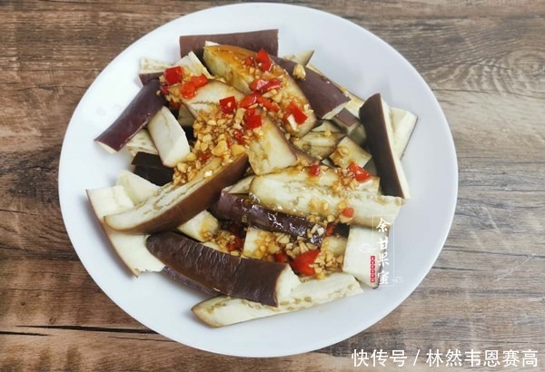  饭菜|一家三口的午餐，家常下饭菜简单味美，精细搭配家人都喜欢