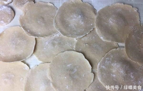 饺子|秋天包饺子就吃这个馅,比韭菜鲜,比芹菜营养,一口气能吃30个