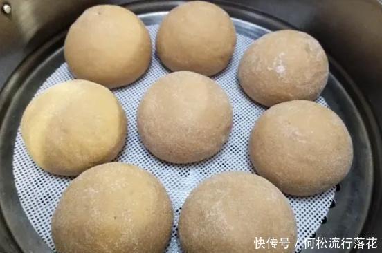  嘴里|枣泥馒头新做法，香甜松软，我有小妙招，吃到嘴里全是枣味！