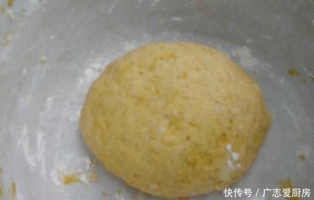 蒸锅|南瓜紫薯月饼花糕,一个蒸锅就能搞定,软糯营养,在家也能轻松做