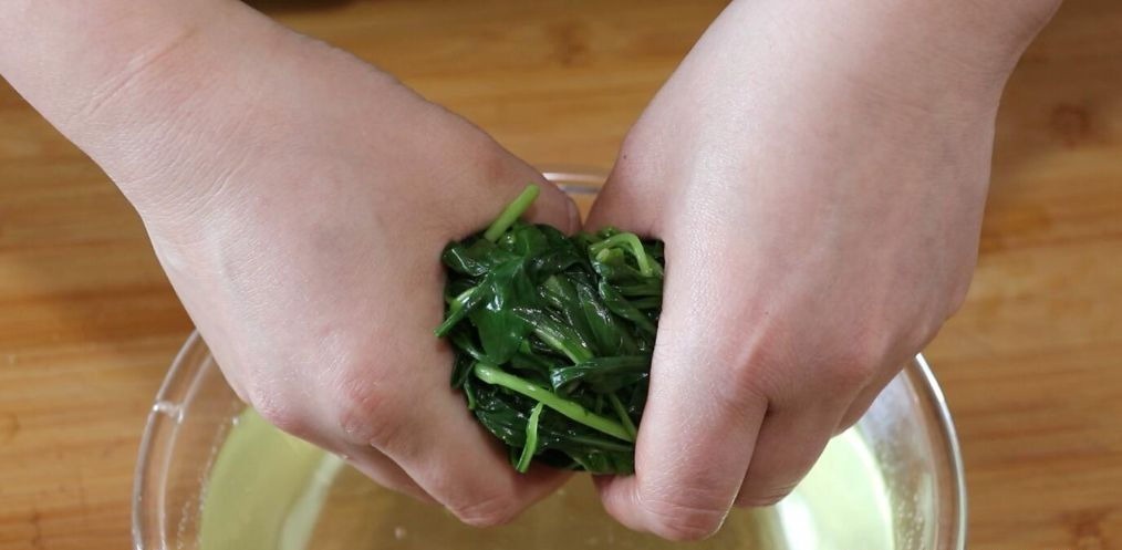 香油|马兰头是春天里的时令蔬菜,配上香干和香油,味道太香了