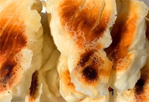 油炸|教你一个面粉新吃法,不用油炸不用蒸,出锅吃光光,给肉也不换