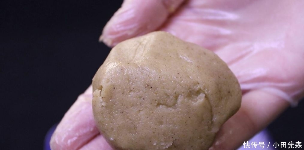 面粉|这是椒盐酥饼的做法，咸香可口，外皮超酥，轻轻一碰就掉渣