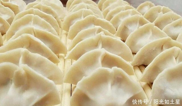  毛钱|秋天，吃萝卜南瓜不如吃它，含钙量极高，5毛钱1斤，包成饺子最香