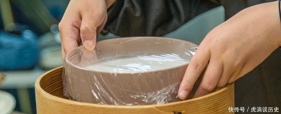 豆腐|蒸出来的米豆腐看起来扎实,吃着还是弹弹糯糯的口感,没有它搞不定的