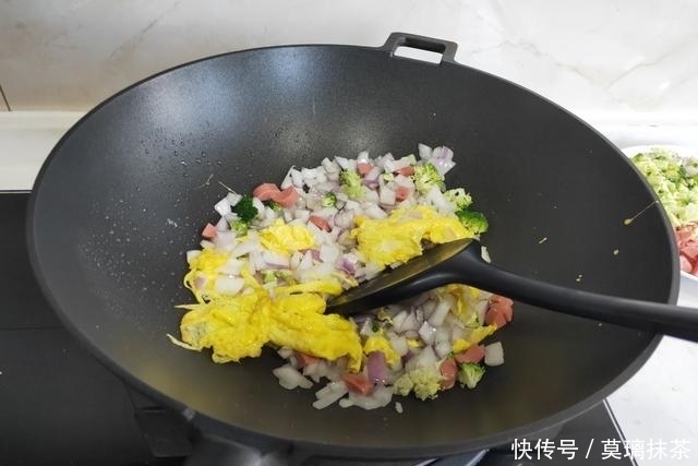 晚餐|今日晚餐绝了！一口饭一口瓜，走红朋友圈，网友：打开新世界