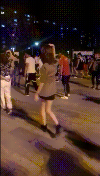  搞笑|搞笑GIF：用闺女钓小龙虾？确定是亲生的吗？