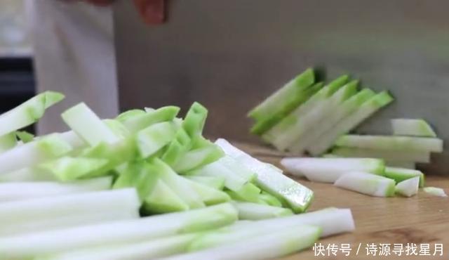 简单|想吃榨菜不用买,自己在家做,香辣爽脆,开胃好吃,做法简单