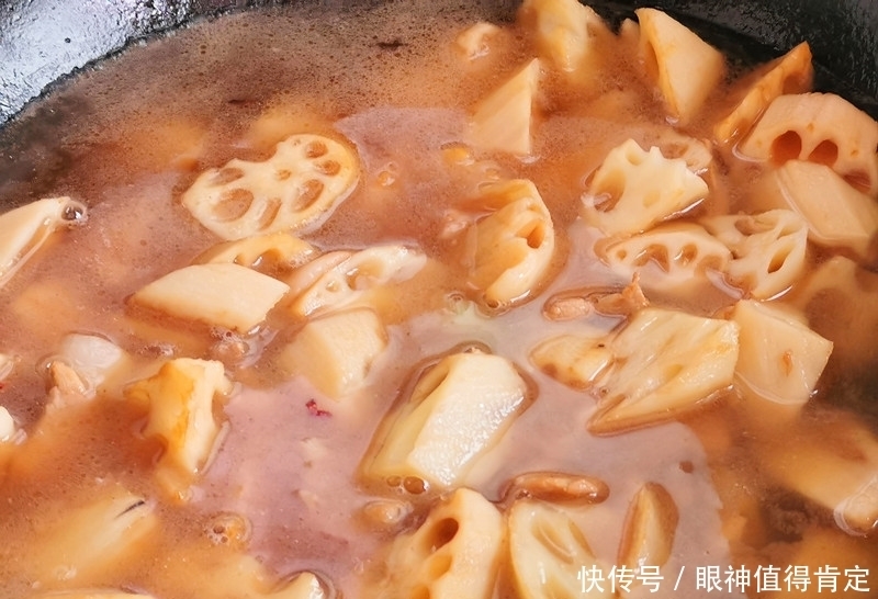 汤汁|初秋,白莲藕这样做又香又面,汤汁拌饭丁点不剩,家人都爱吃!