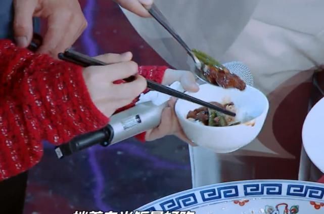  立马|赵丽颖看到卤肉，立马拿碗盛，看到她给谁吃了粉丝直呼羡慕