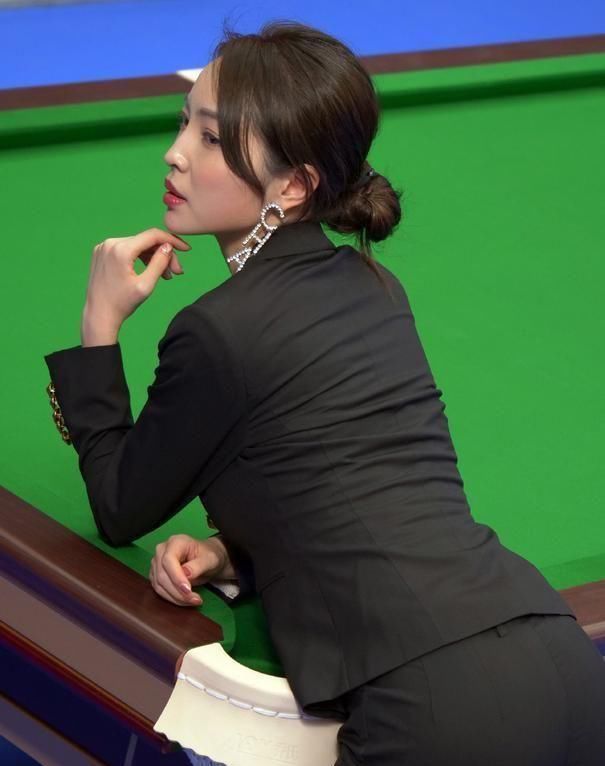 潘晓婷|感慨最美台球裁判夜晚发文心不动则不痛