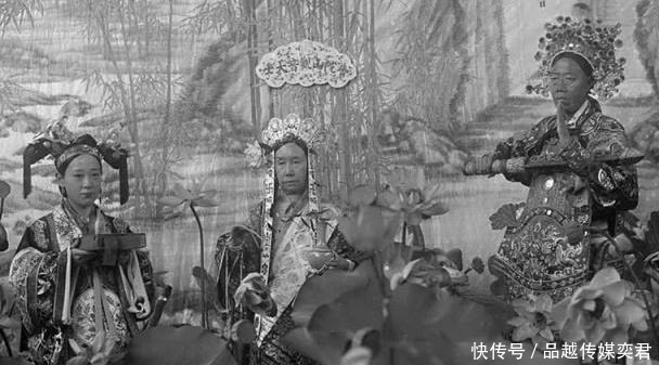 老照片|老照片：图一是慈禧坐轿子，图四是慈禧穿披风