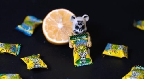 吃货|网评“酸到脸抽搐”的4种糖果,能全吃完的,定是吃货中的战斗机