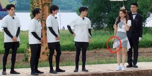 奔跑吧|跑男团的手机壳杨颖的害怕,郭麒麟的搞怪,看到蔡徐坤买不起