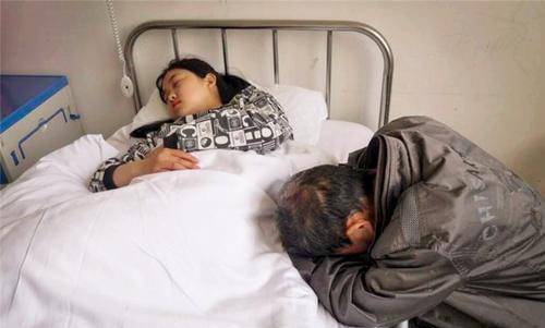 路安邦|老人垃圾堆捡一弃婴,辛苦抚养16年成妙龄少女,如今却已失去笑容