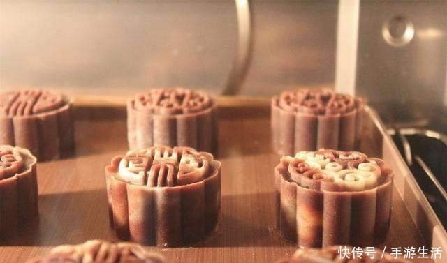 巧克力桃山|这种月饼创意满分,但减肥人士看看就行了,咬一口就胖5斤!