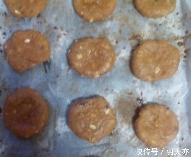 燕麦|用燕麦代替三分之一的面粉,用红糖代替糖,这些饼干既低脂又好吃