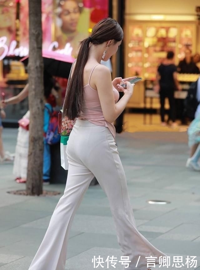 翘首以盼|街拍：希望我也是某个人翘首以盼的惊喜