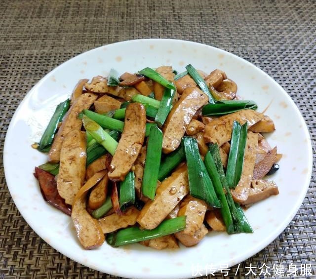 超级|香干炒蒜苗,鲜香入味,超级下饭