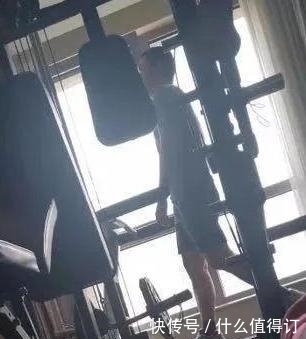  破裂|“主持一哥”华少血管“破裂”, 暴瘦30斤：“废掉”一个人, 就让他忙到透支？