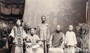被迫|结婚20年后，丈夫被迫退休，妻子才得知，结婚时丈夫欺骗了众人