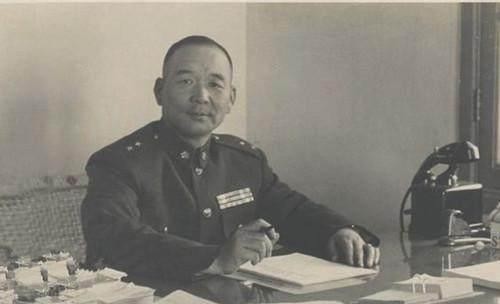 胡琏|解放战争时，胡琏听说此人当了兵团司令，气得连部队都不要了