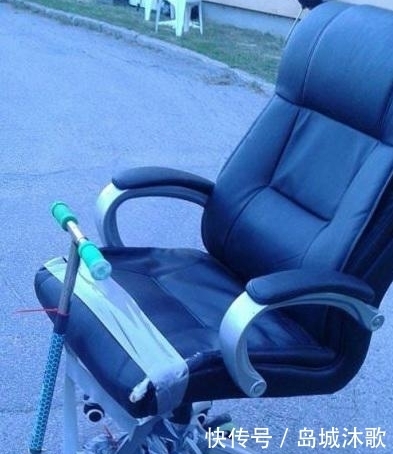 幽默|搞笑图片幽默段子笑话:哈哈,老大爷你牌技不行啊,看来输惨了哦