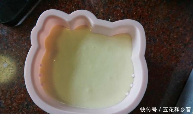 芒果|女儿生日说要吃慕斯蛋糕,我给她做了可爱的卡通蛋糕,她开心极了