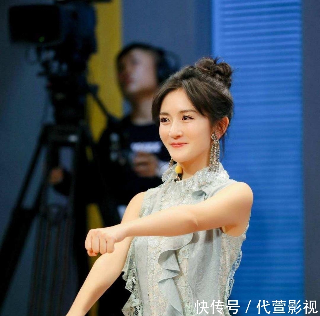 闹剧|快乐大本营再出闹剧吗?谢娜与蔡徐坤,节目中互怼