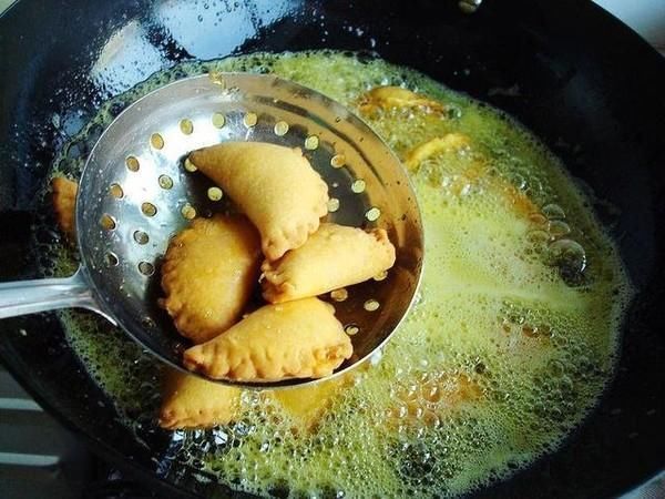 烤箱|家里有面粉一定要学做它,不用烤箱,咬一口又香又脆,孩子抢着吃