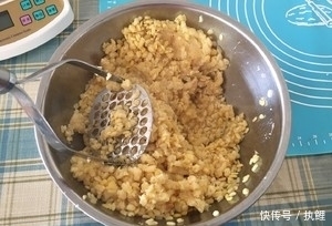 配方|在家自制绿豆饼,照着配方做,小白都能学会,不敢咬,掉渣