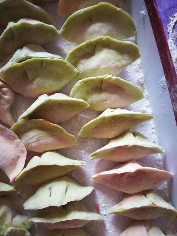 好吃|用它包饺子,比韭菜好吃,比包子好看,鲜嫩味美香气十足