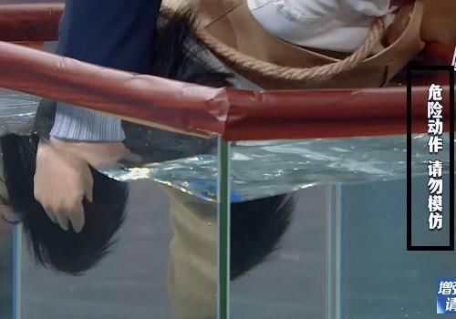 留意|周一围把华晨宇按在水里,谁留意旁边的字幕救场很及时