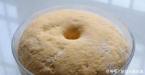 孩子|南瓜和面粉这样做，孩子10分钟吃一盘，既能当主食，又能当零食