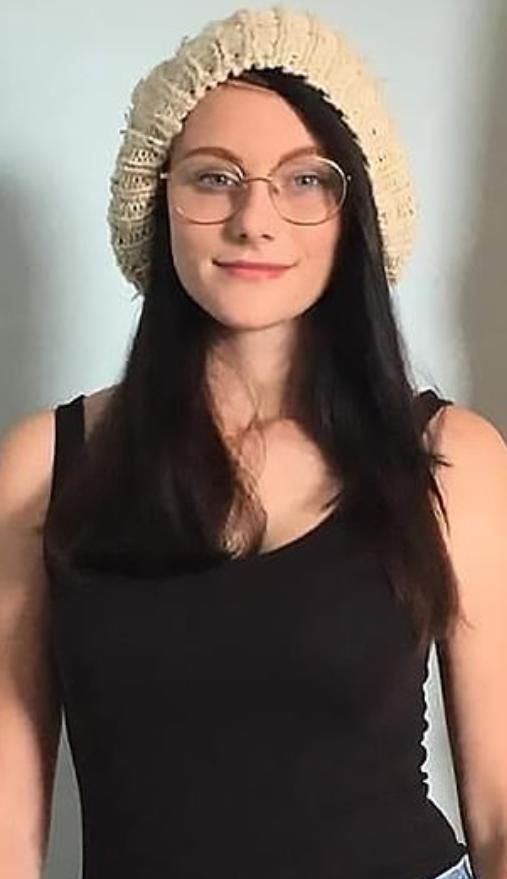  卡西女士|16岁美少女在表姐夫妇家借住时神秘失踪，两周后尸体出现在树林