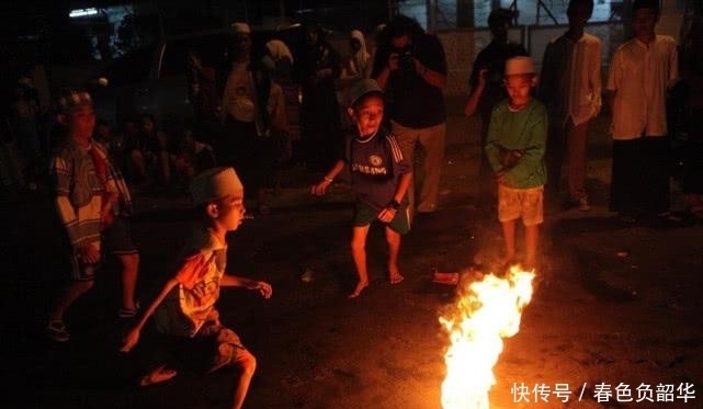 老人|老人受到总统接见，第二天便自杀身亡，家属得知，大肆庆祝