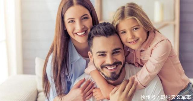 鼓起|女孩逛完超市，“肚子”鼓起被怀疑偷东西，店员检查后忍不住流泪