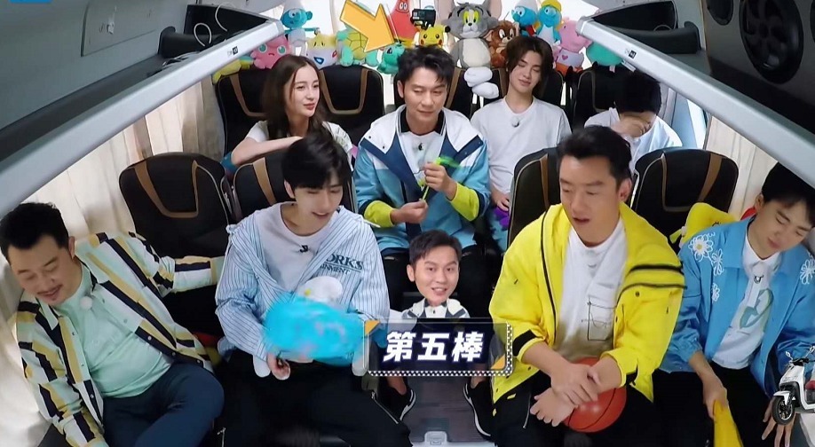 黄明昊|《跑男》为何要力捧21岁的蔡徐坤黄明昊连续两期做客,就是答案