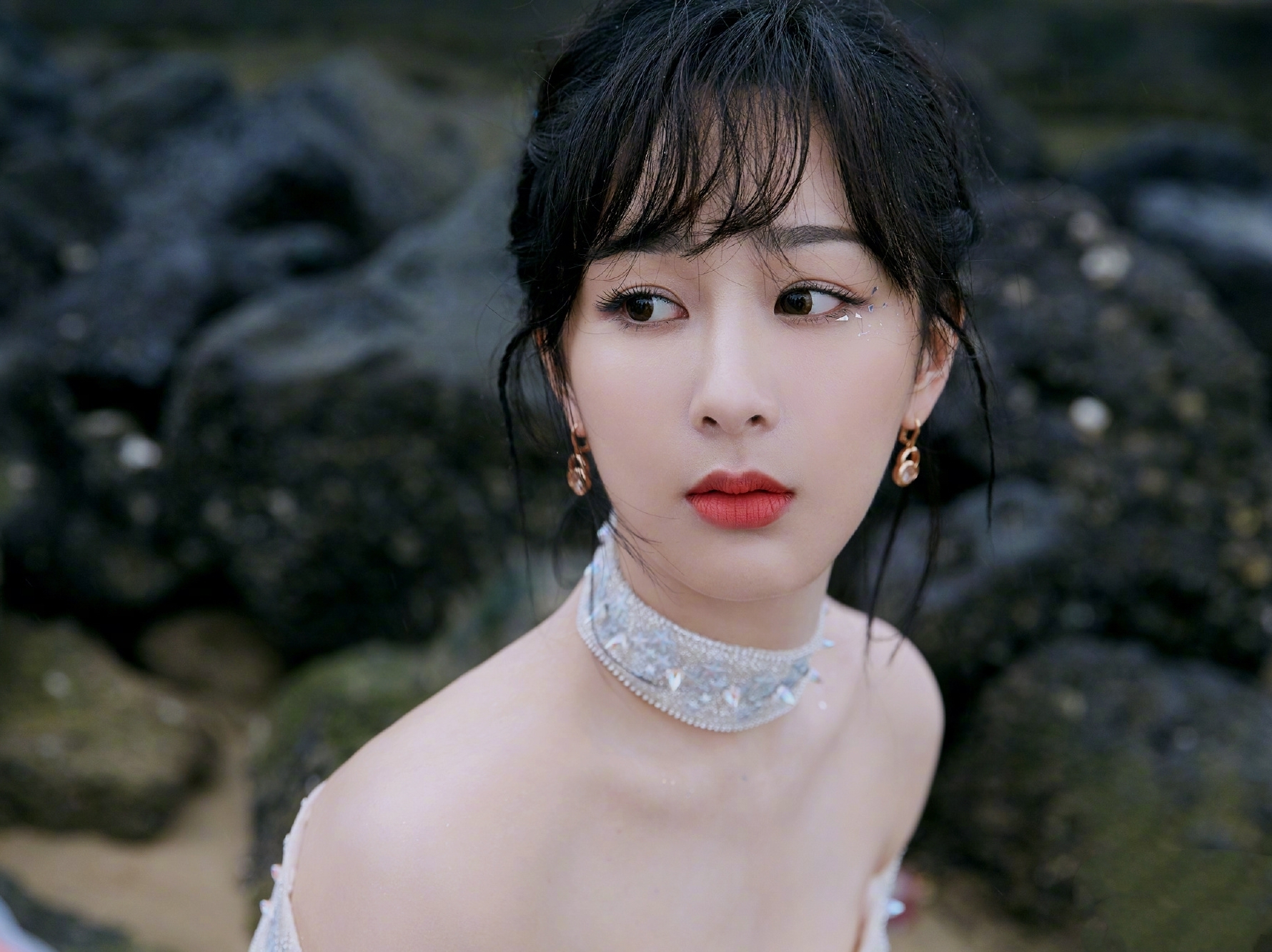 杨紫|赵丽颖两部剧多轮上星重播,杨紫新剧多次出问题,好剧组的重要性