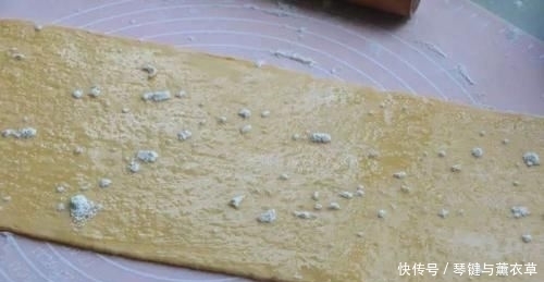  孩子|南瓜和面粉这样做，孩子10分钟吃一盘，既能当主食，又能当零食