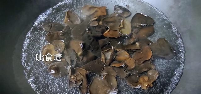 明白|黄瓜菱形片怎么切很多人一直没弄明白,其实只需2步就轻松搞定