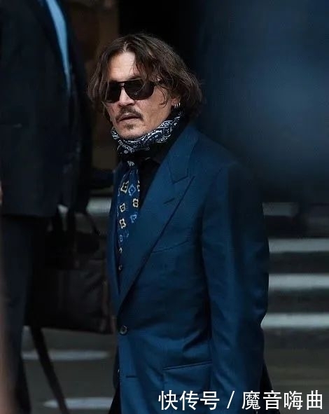 用头撞|庭审第三天:德普承认婚后出轨并对前妻使用暴力,海后曾帮他戒毒