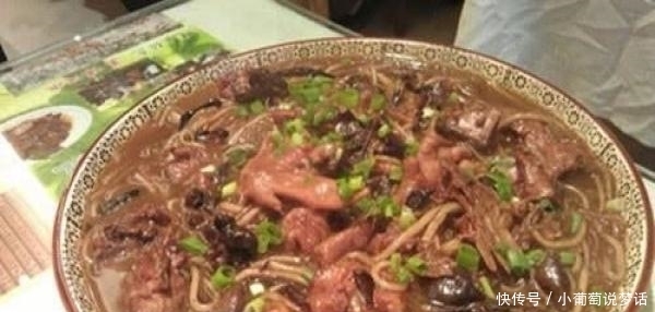 陈斌|去东北旅游点了四个菜, 服务员劝都不听, 结果呢活该!