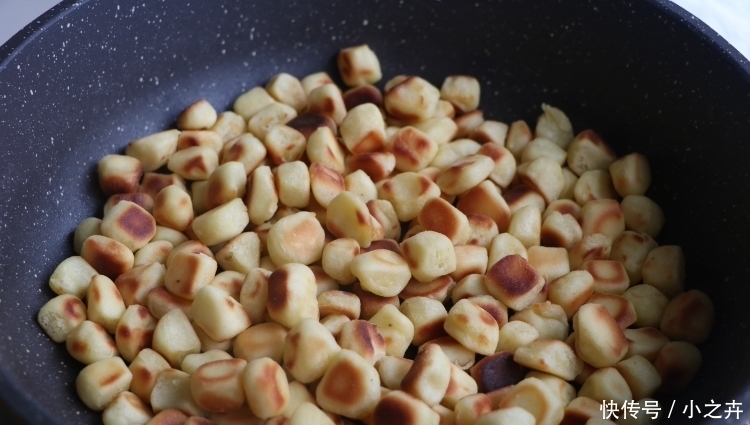 好吃|面粉里加2个鸡蛋,不用蒸不用炸,健康好吃,女儿一口一个停不了