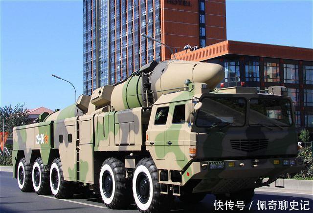 在国庆阅兵中的东风导弹,国家安全的基石