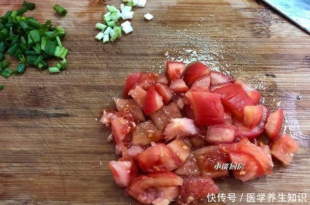 口感|做疙瘩汤时,学会这一个妙招,做出来疙瘩颗粒均匀,口感好