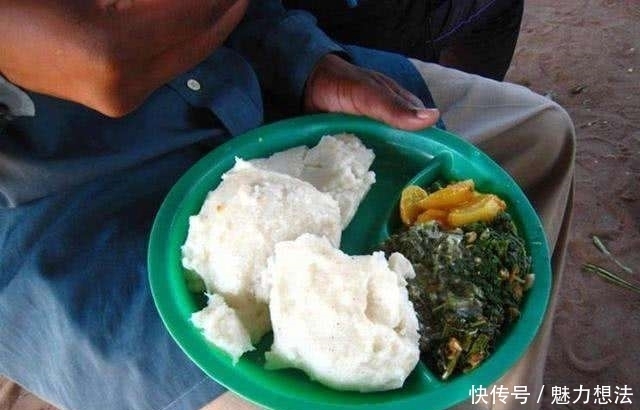 非洲人|实拍非洲原始部落妇女做饭,看了眼前这场景,网友:这谁敢吃