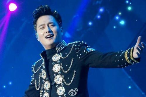 云飞|拿下《星光大道》亚军就抛妻弃女,转身迎娶小娇妻,云飞很渣男