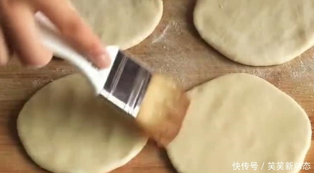  劲道|烙饼大法，60秒出锅，柔软又劲道，一顿吃5张都不够