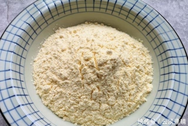 面条|秋季吃面条不如吃饺子,香菇与虾仁搭配在一起,鲜香可口